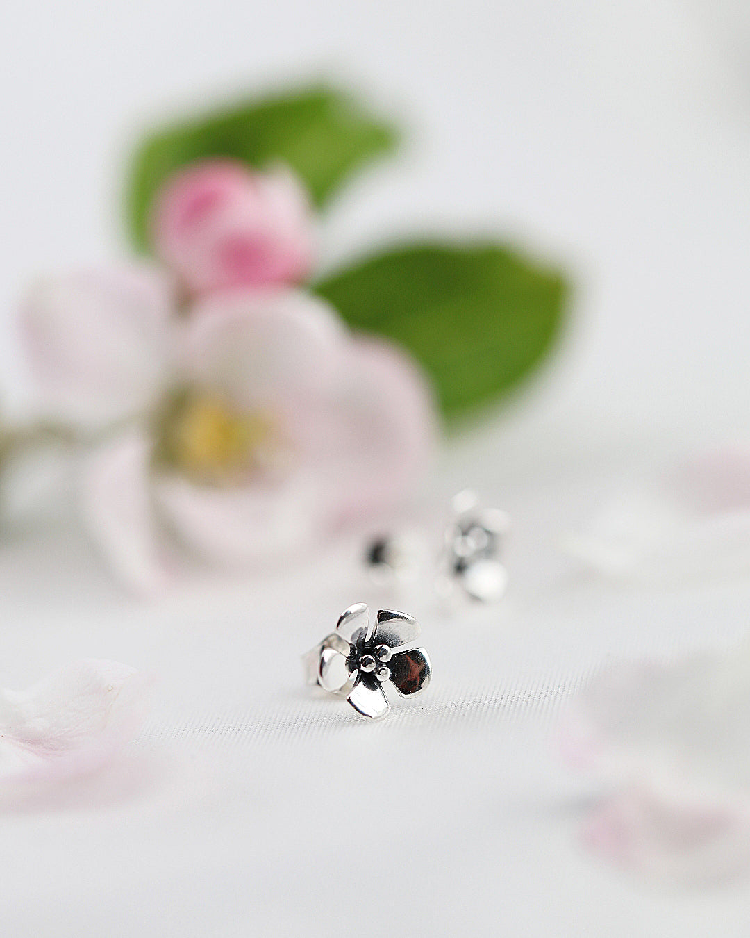 ÄPPELBLOM (Apple Blossom) stud earrings