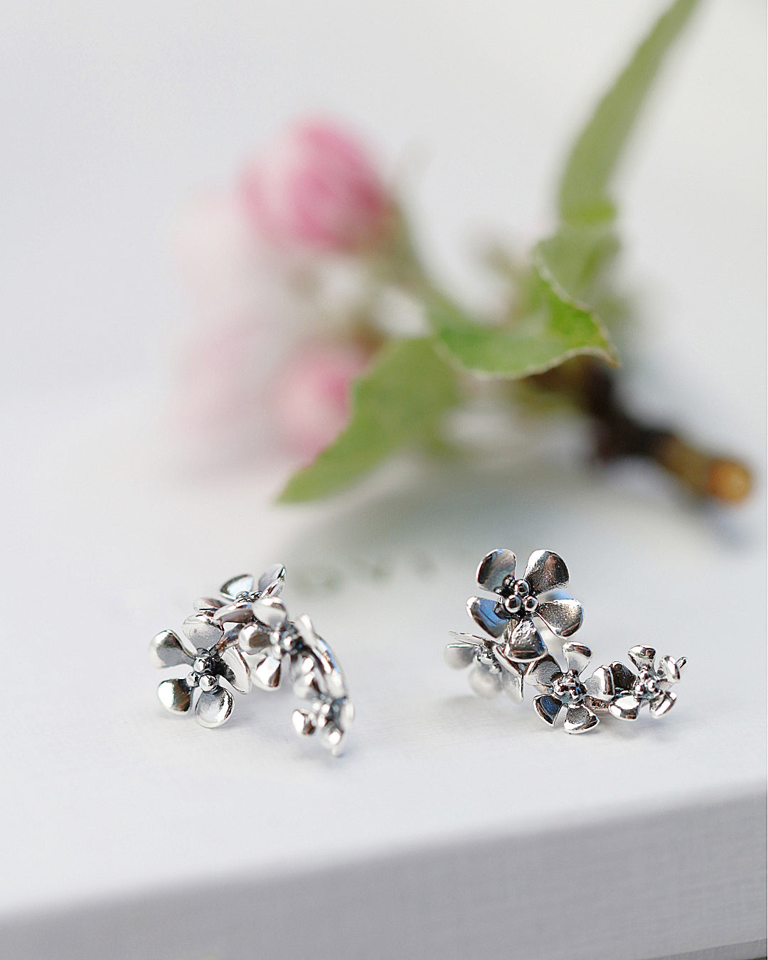 ÄPPELBLOM (Apple Blossom) L stud earrings