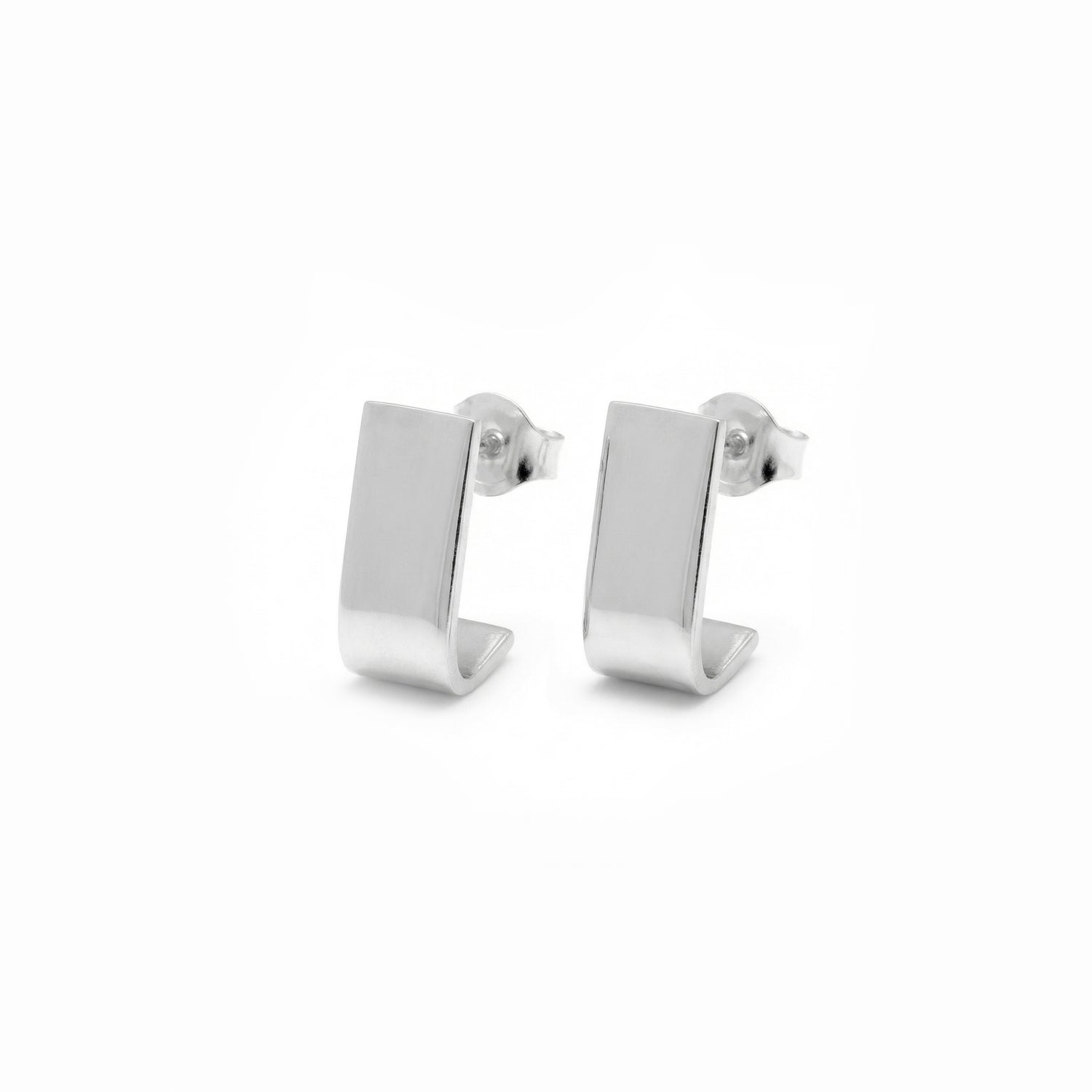 LOOP örhängen på stift i 925 sterlingsilver med rektangulärt hänge
