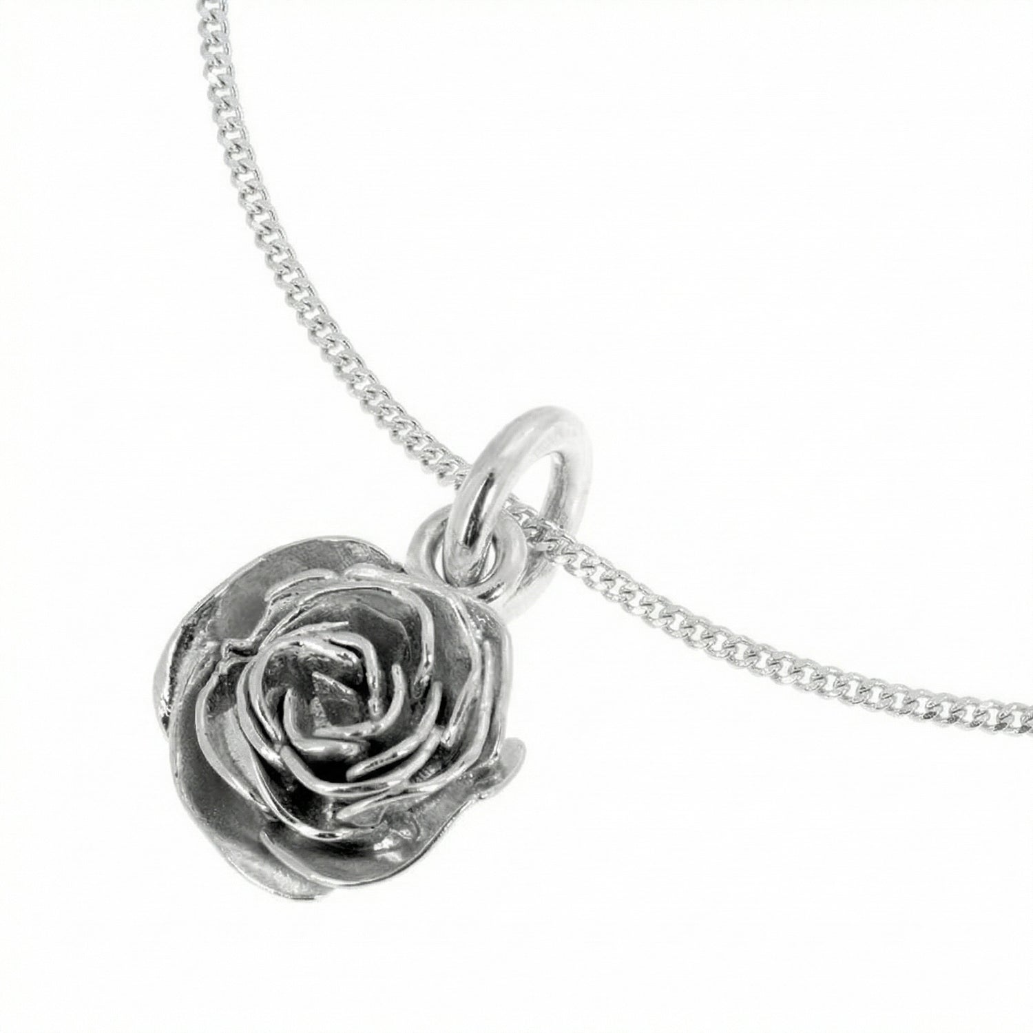 Halsband i 925 sterlingsilver med blomformad rosenberlock och 42 cm pansarkedja.