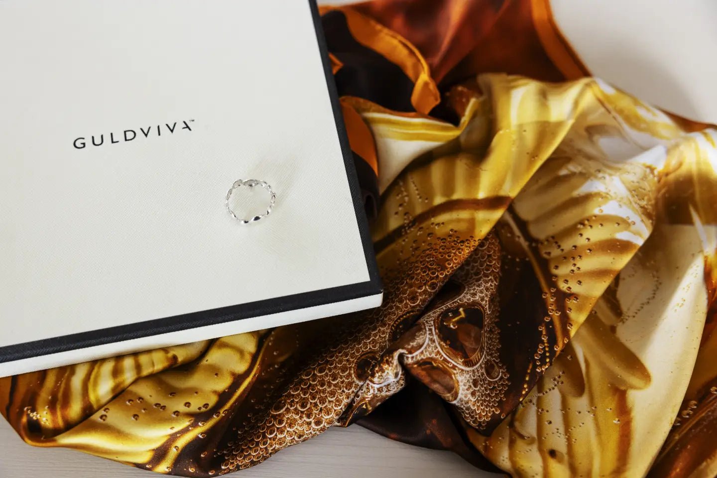 CELEBRATE Scarfring - Guldviva Jewellery