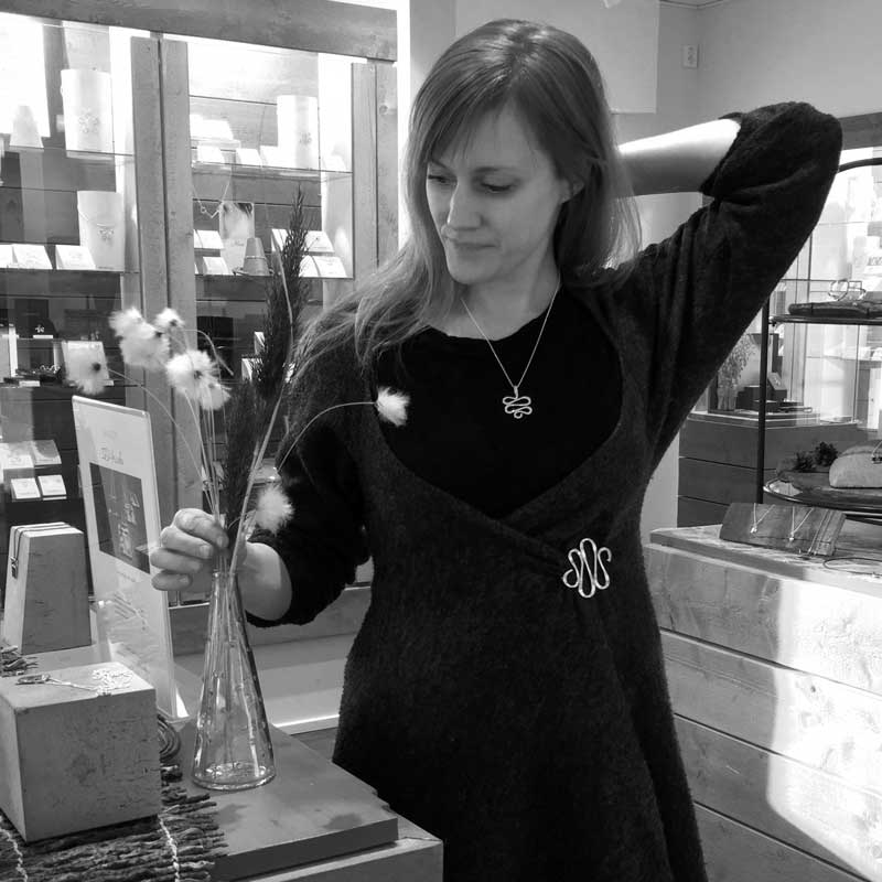 KRINGLAN (Swirllet) XL brooch - Guldviva Jewellery