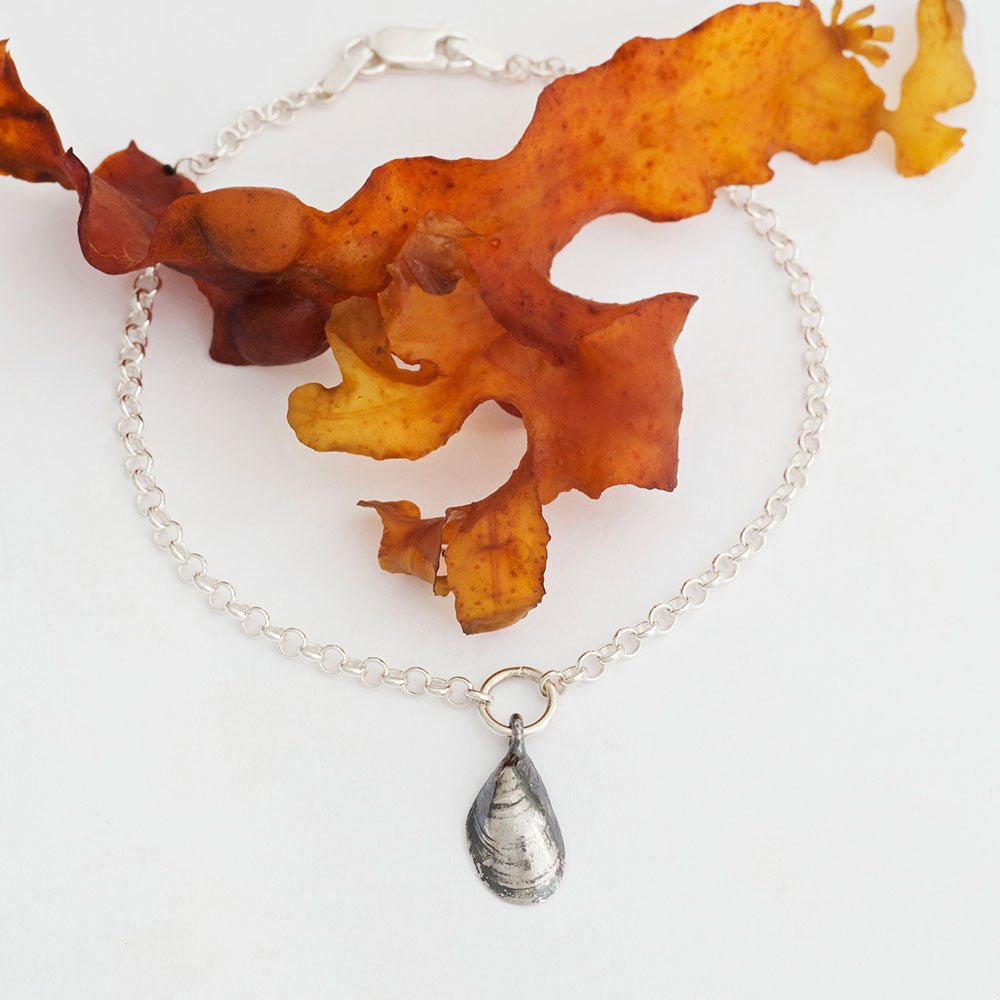 BLÅMUSSLA (Blue mussel) XS bracelet - Guldviva Jewellery