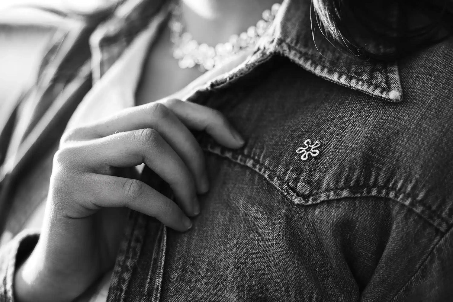 BLOMMAN™ pin - brooch - Guldviva Jewellery