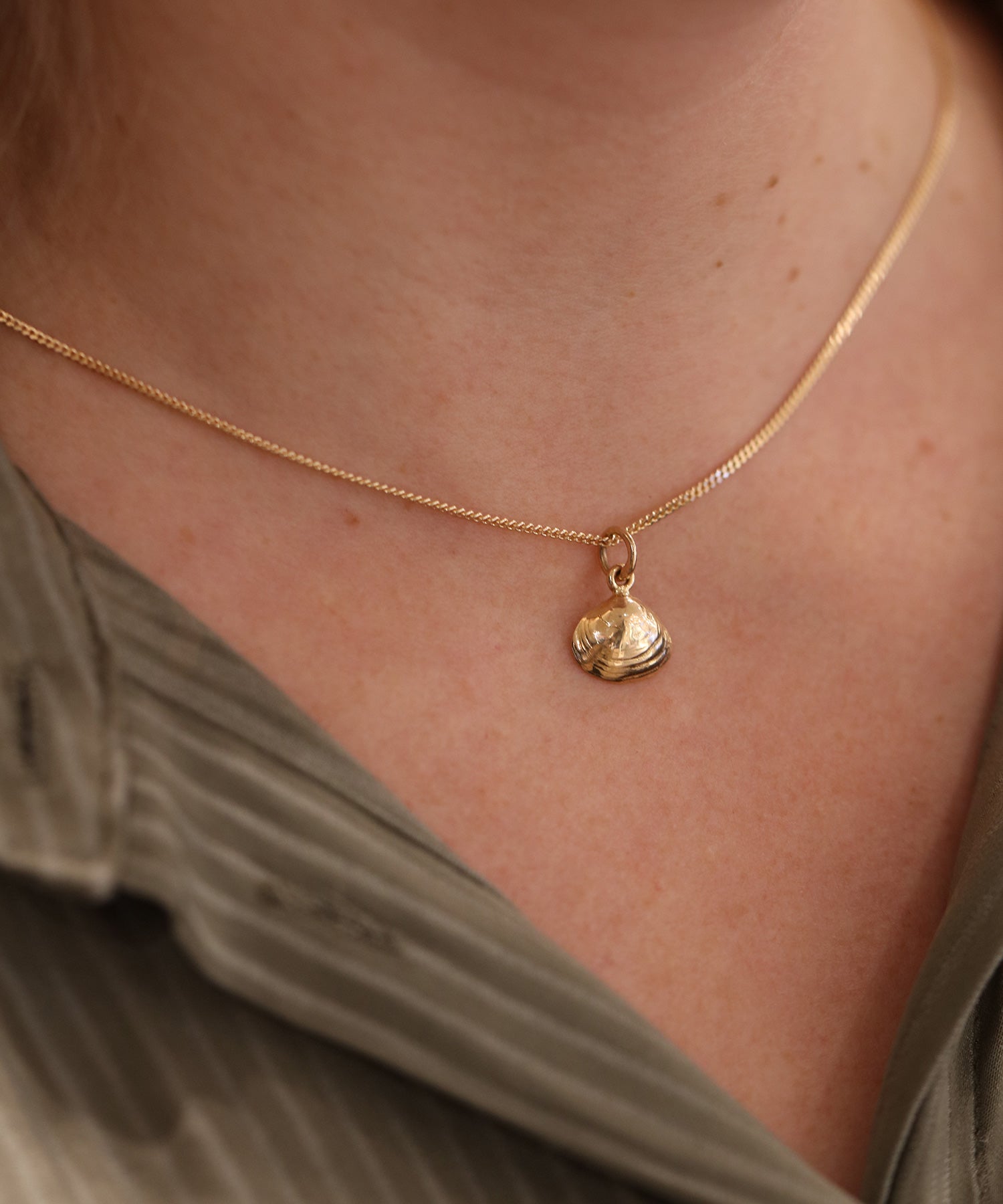 SANDMUSSLA (Hiekkasimpukka)  Kaulakoru XS 18K - Guldviva Jewellery