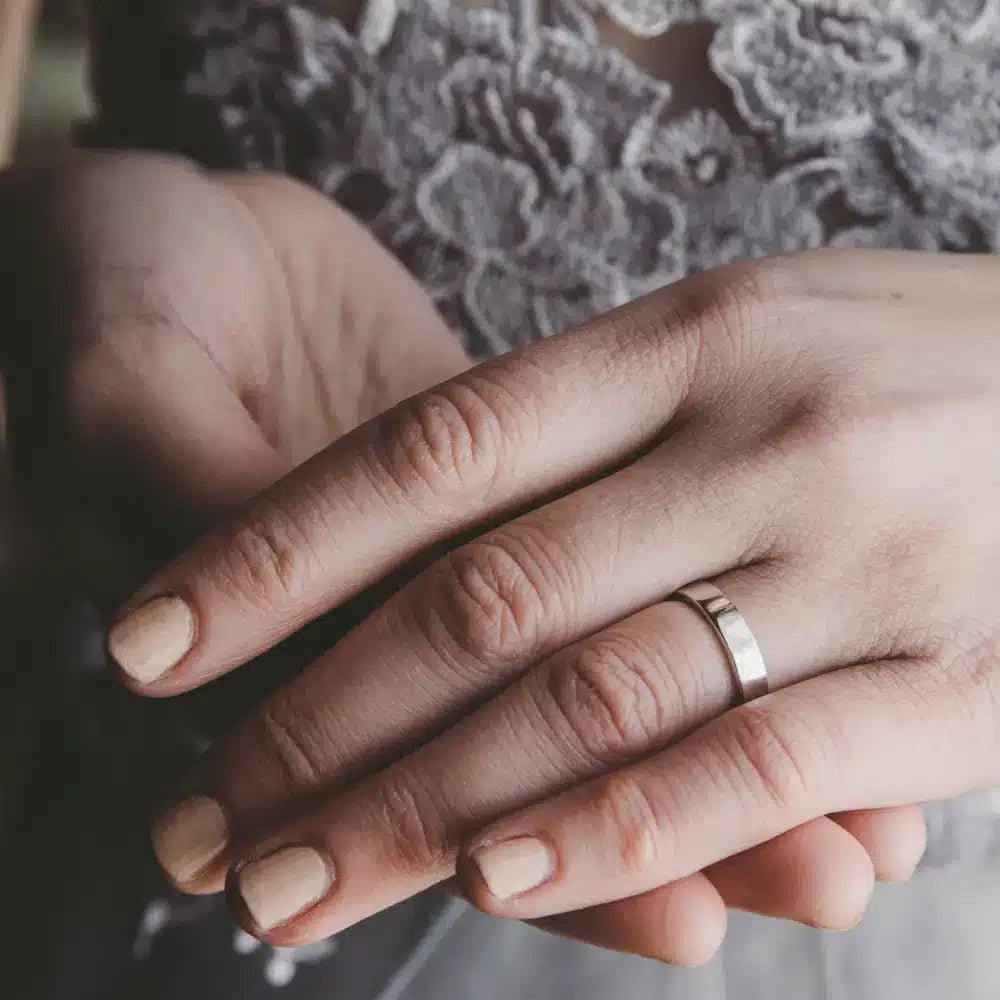 Guldviva RING Rektangulær 18K 4 mm - Smykker