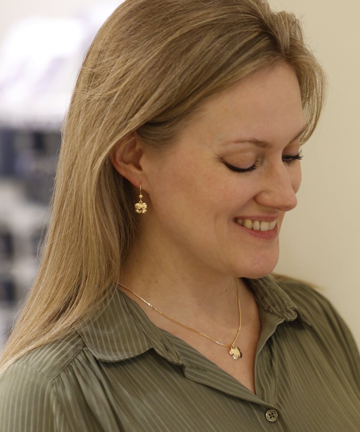 KLØVER øredobber med krok Guldviva 18K - Smykker