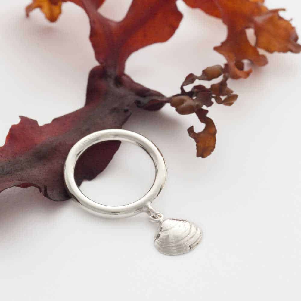 SANDSNEGL  Guldviva ring - Smykker