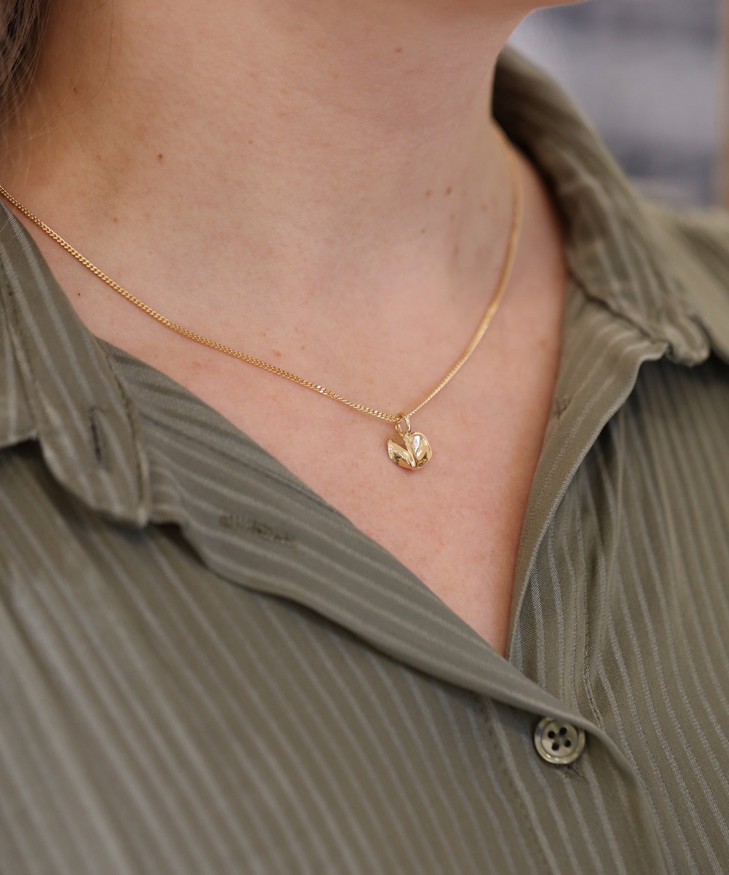 BLÅMUSSLA HJÄRTA XS 18K halsband - Guldviva Jewellery