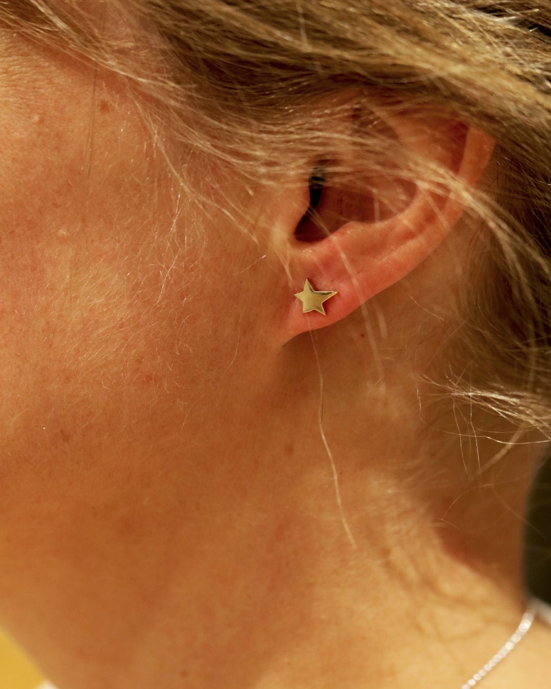 STAR 18K örhängen på stift - Guldviva Jewellery