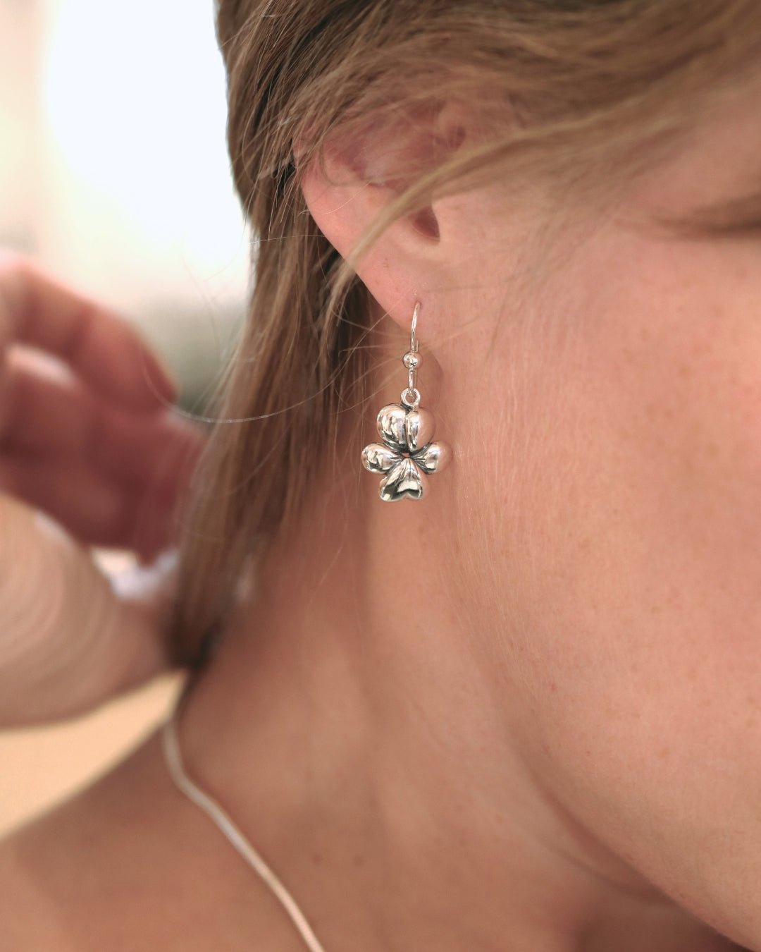 VIOL örhängen på krok - Guldviva Jewellery