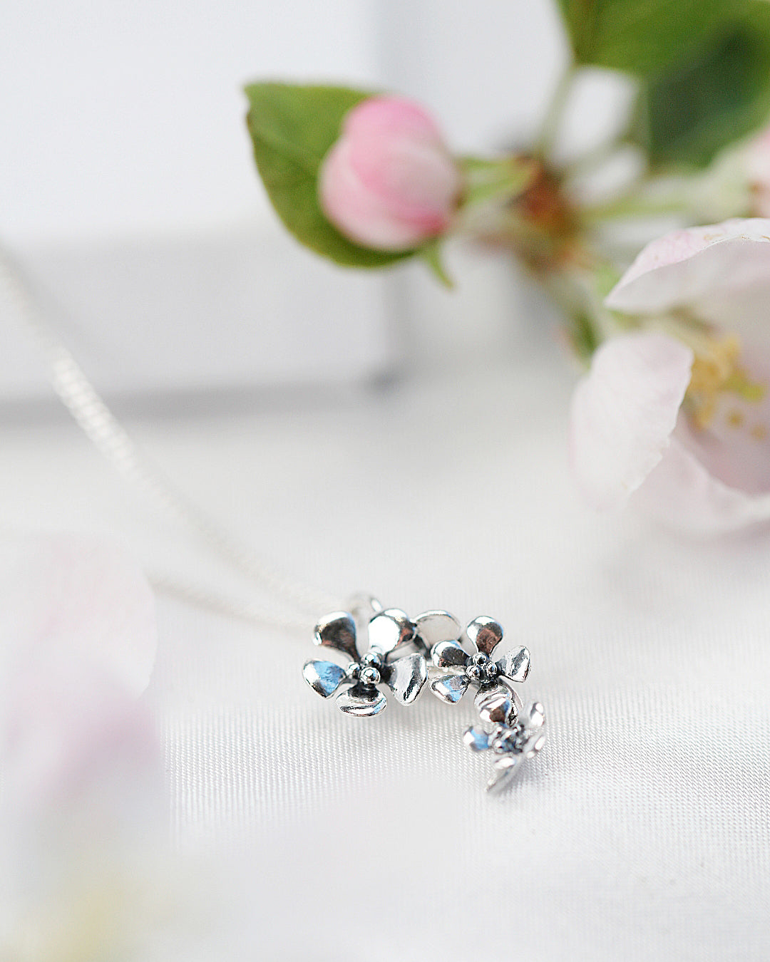 ÄPPELBLOM (Apple Blossom) S necklace
