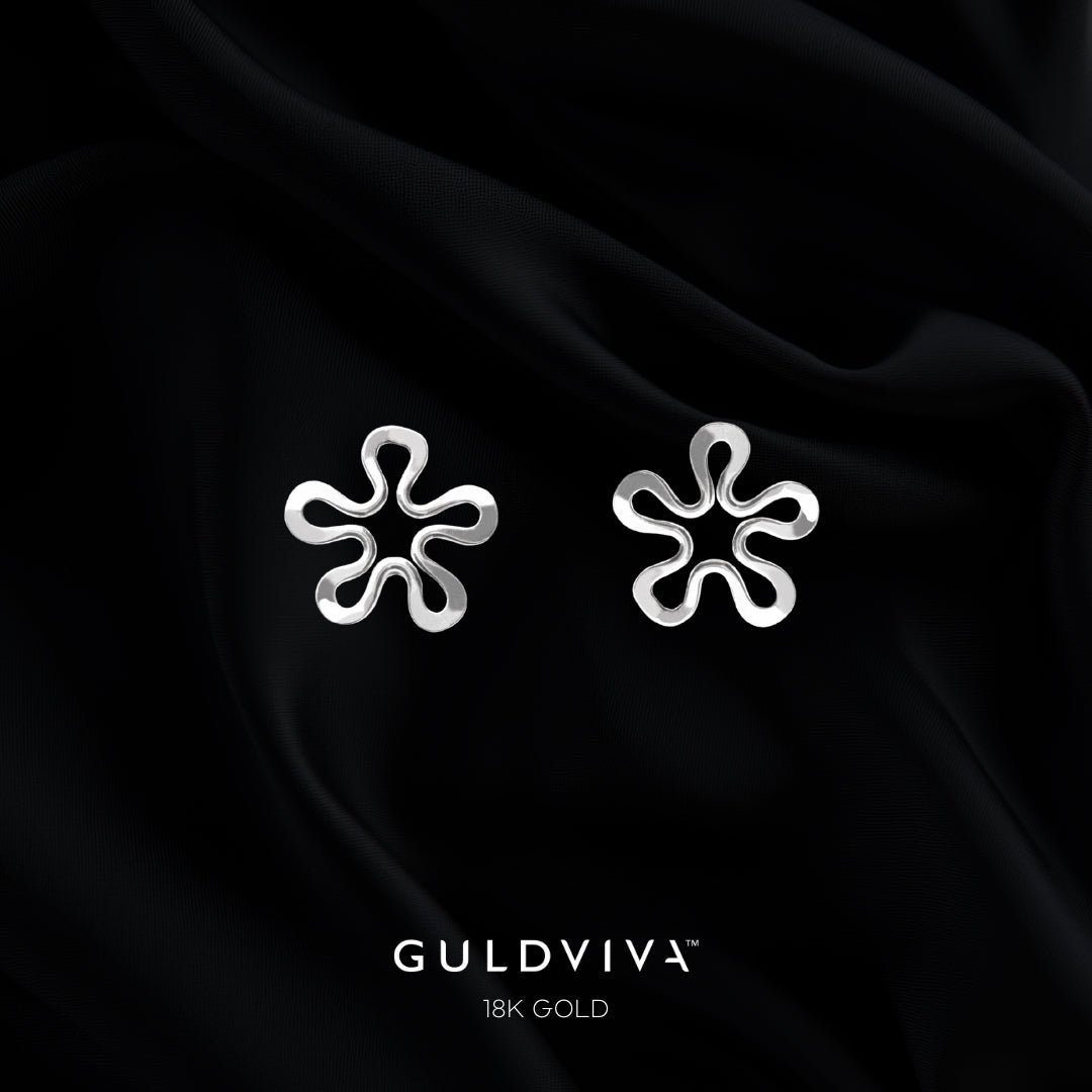 BLOMMAN™ 18K vitguld örhängen på stift - Guldviva Jewellery