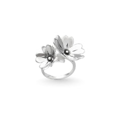 GULLVIVA ring featuring two silver flower blossoms with a central bead
