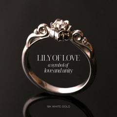 LILY OF LOVE 18K vitguld ring med diamant i blomformad design