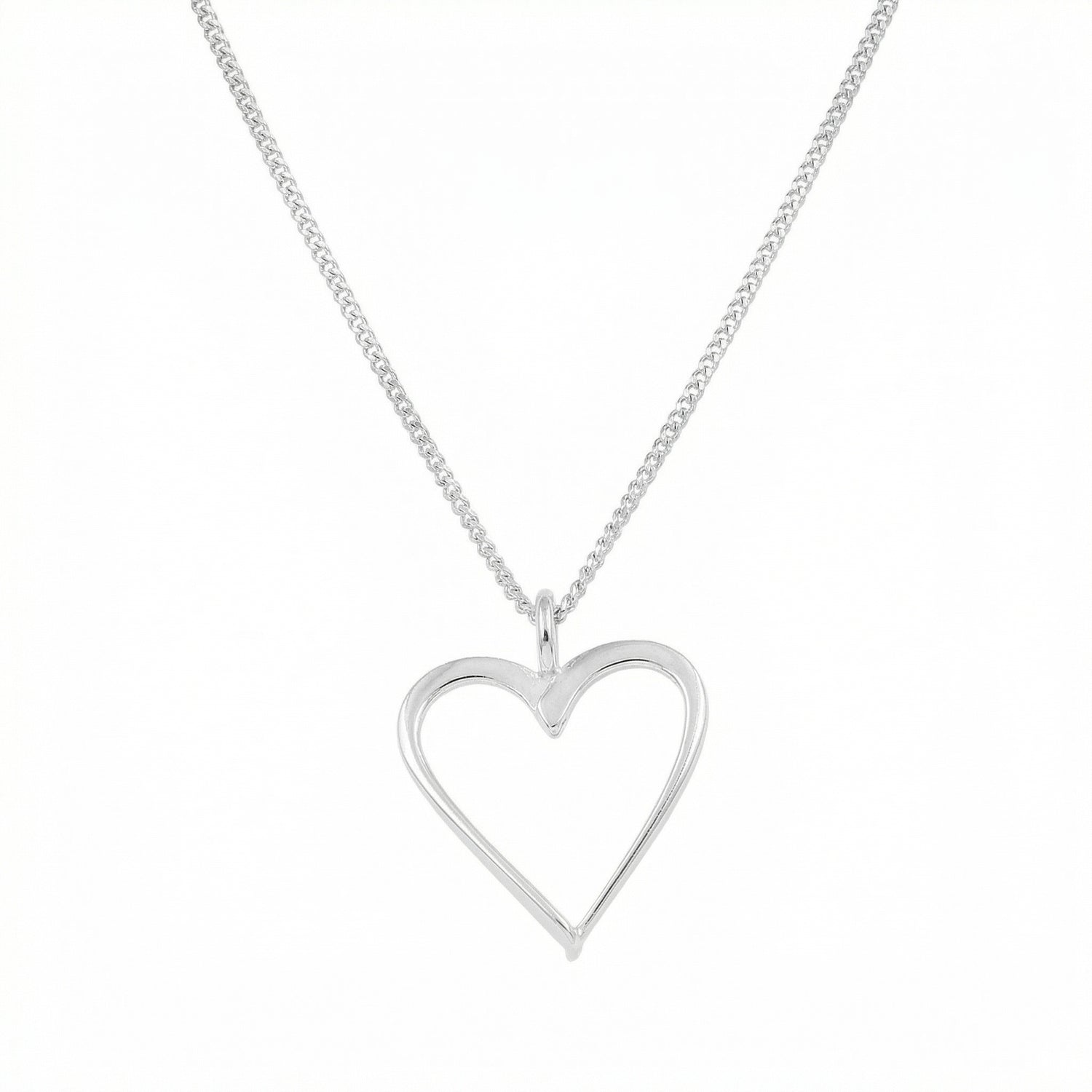Närbild av öppet hjärta halsband i 925 sterlingsilver på kedja