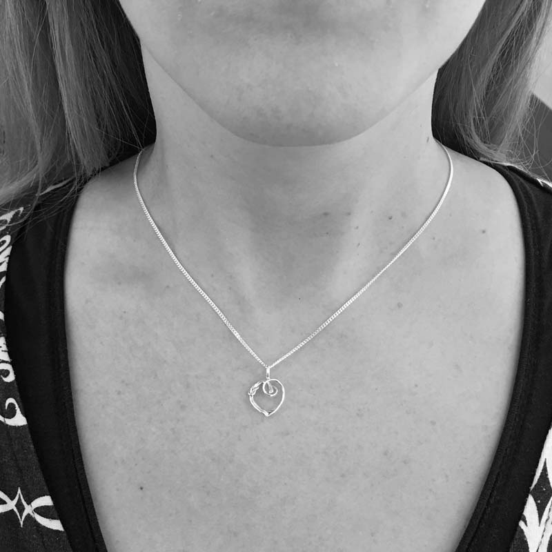 RÅBANDSKNOP HJÄRTA XS halsband - Guldviva Jewellery