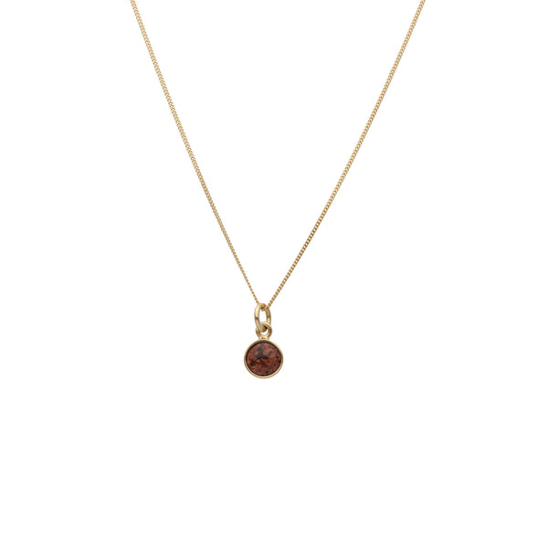 Basic Granit S 18K halsband med rund Åländsk granit infattad i 18K guld på tunn kedja.