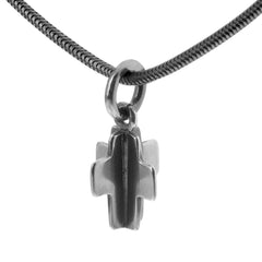 NELLO KORS L halsband i 925 sterling silver med antikbehandlat korshänge på orm kedja