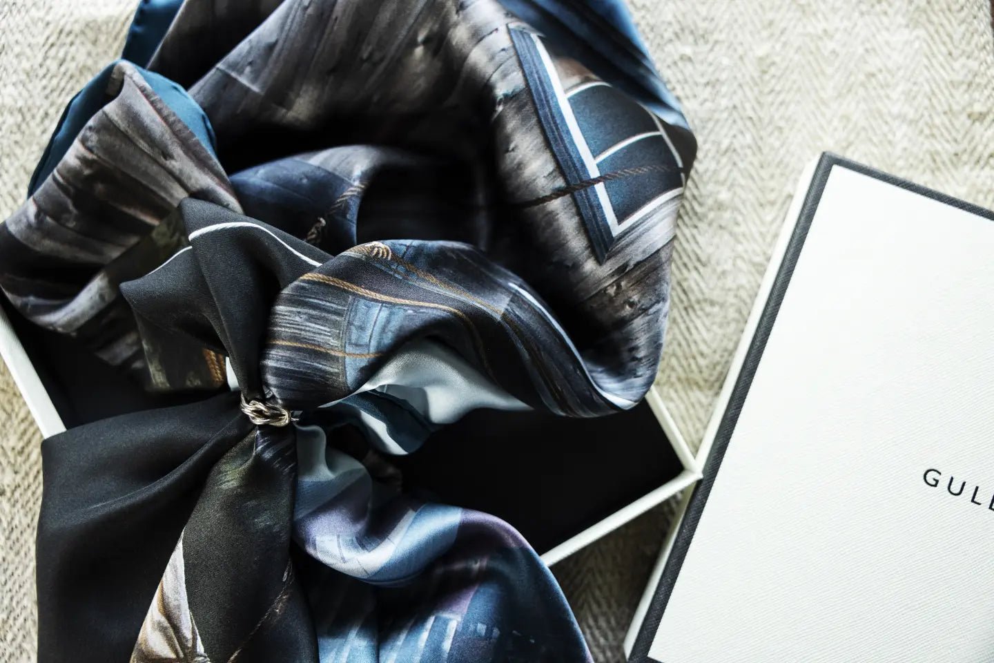 HEMMA HAMN scarf - Guldviva Jewellery