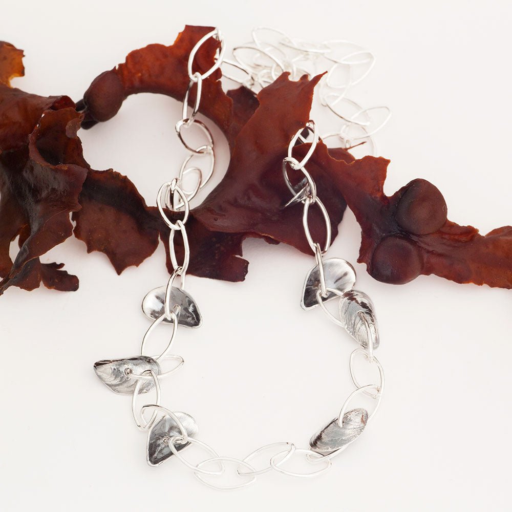 BLÅMUSSLA NÄT halsband - Guldviva Jewellery