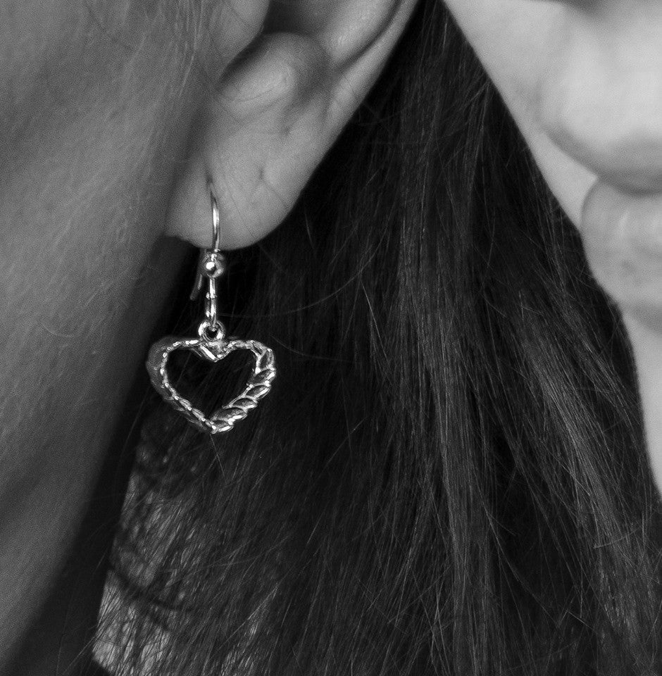 RÅGHJÄRTA earrings with hooks – Guldviva Jewellery
