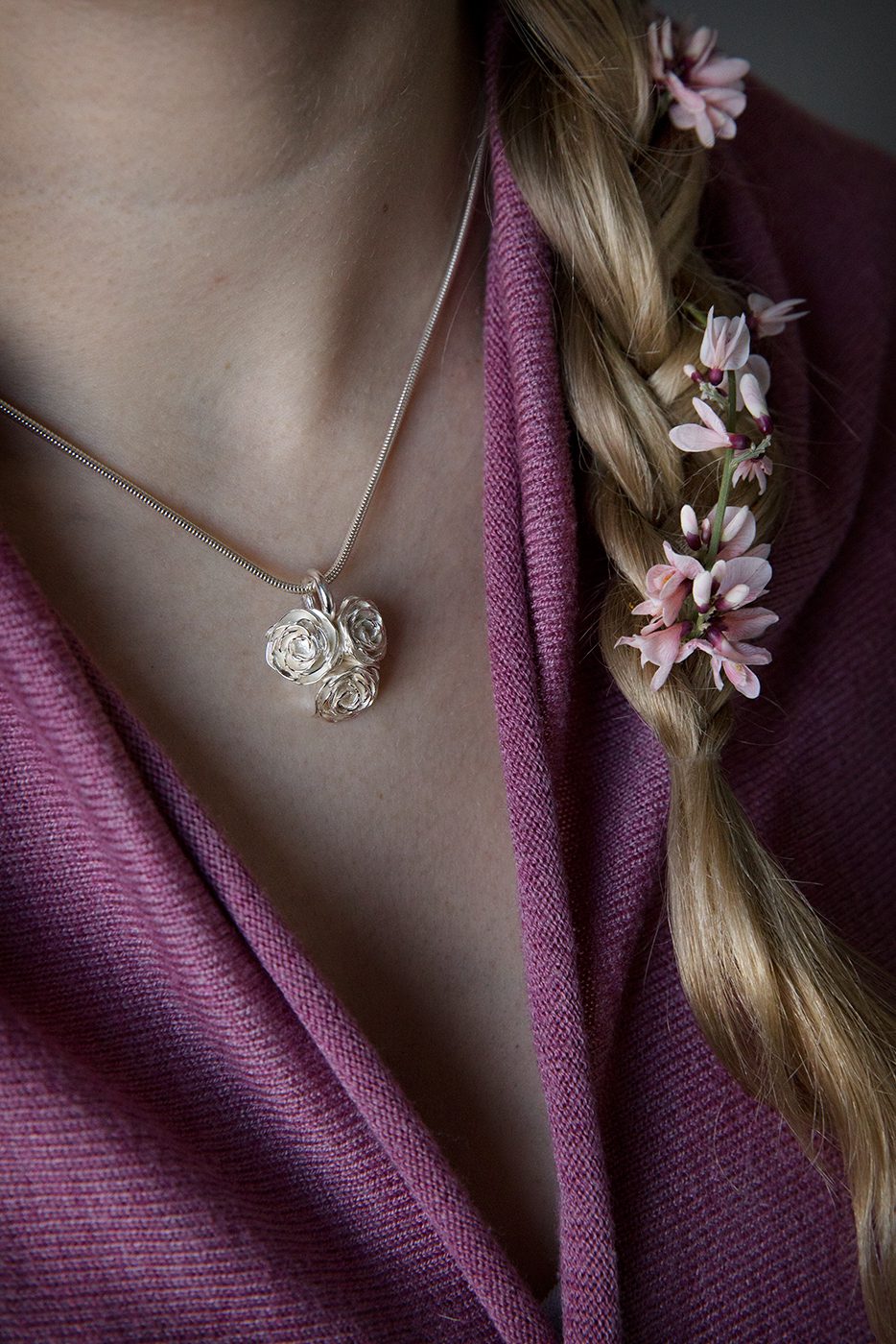 TRIPPEL ROS halsband - Guldviva Jewellery