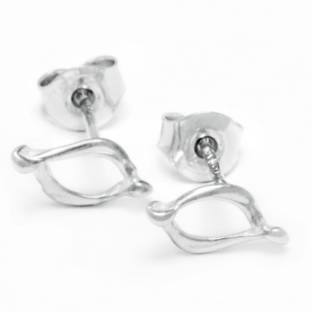 SVALL örhängen på stift - Guldviva Jewellery