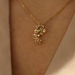 ÄPPELBLOM (Apple Blossom) 18K S necklace - Guldviva Jewellery