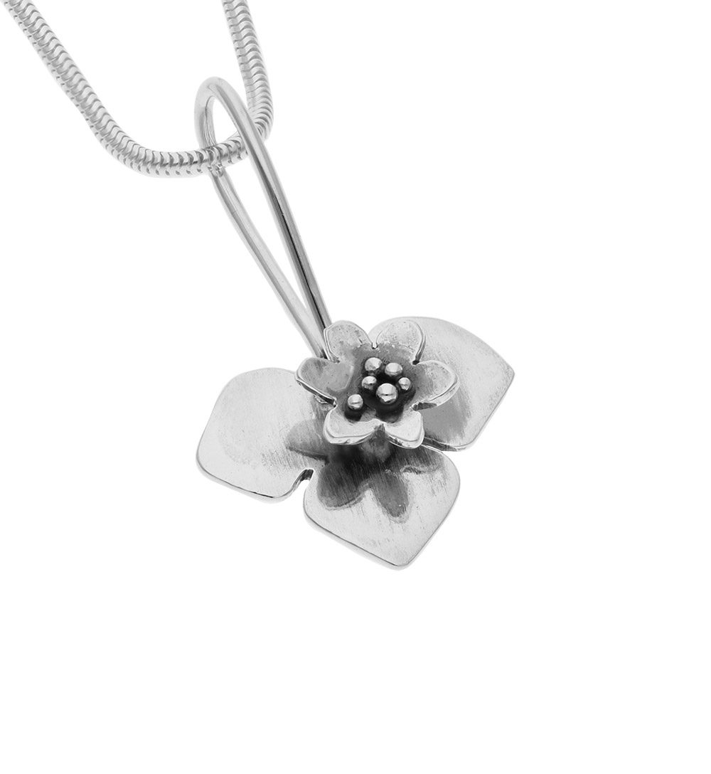 BLÅSIPPA BLAD (<span>Hepatica leaf) </span>necklace