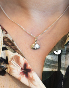 SANDMUSSLA (Sand mussel) XS necklace - Guldviva Jewellery