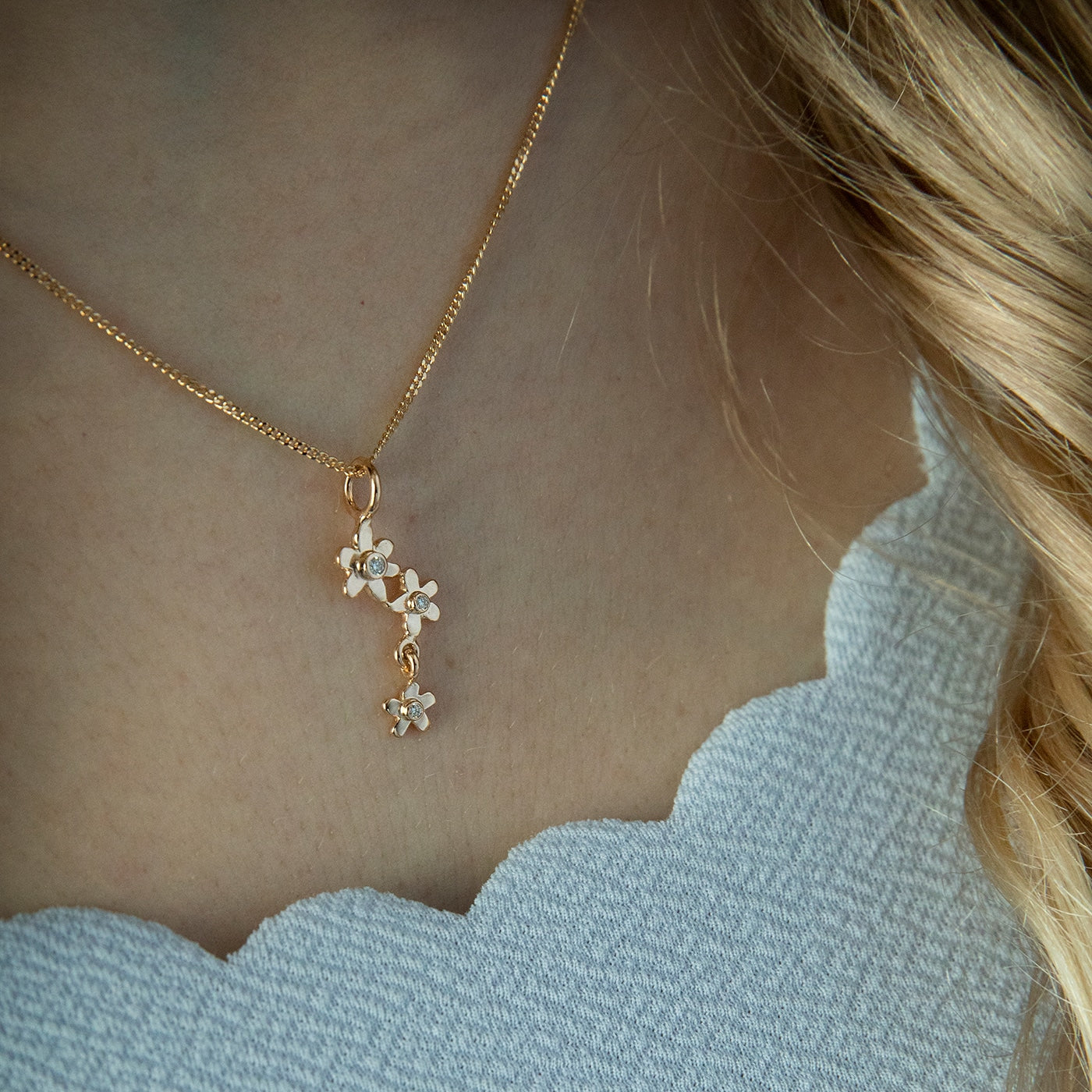 FÖRGÄT MIG EJ (Forget Me Not) 18K necklace with diamonds