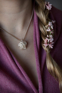 TRIPPEL ROS (Rose) necklace  - Guldviva Jewellery