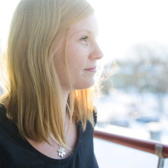 BLÅSIPPA (Lehtosinivuokko) Kaulakoru - Guldviva Jewellery