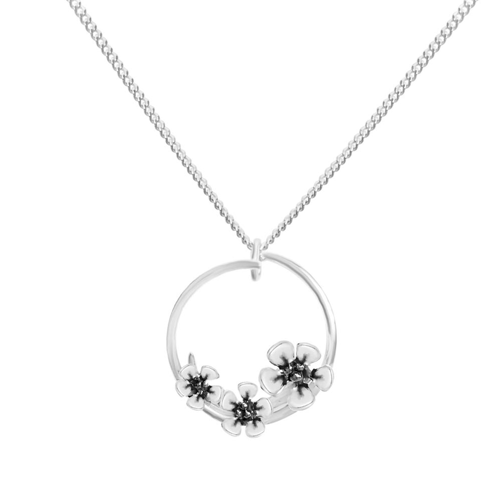 Collier de fleurs de pommier