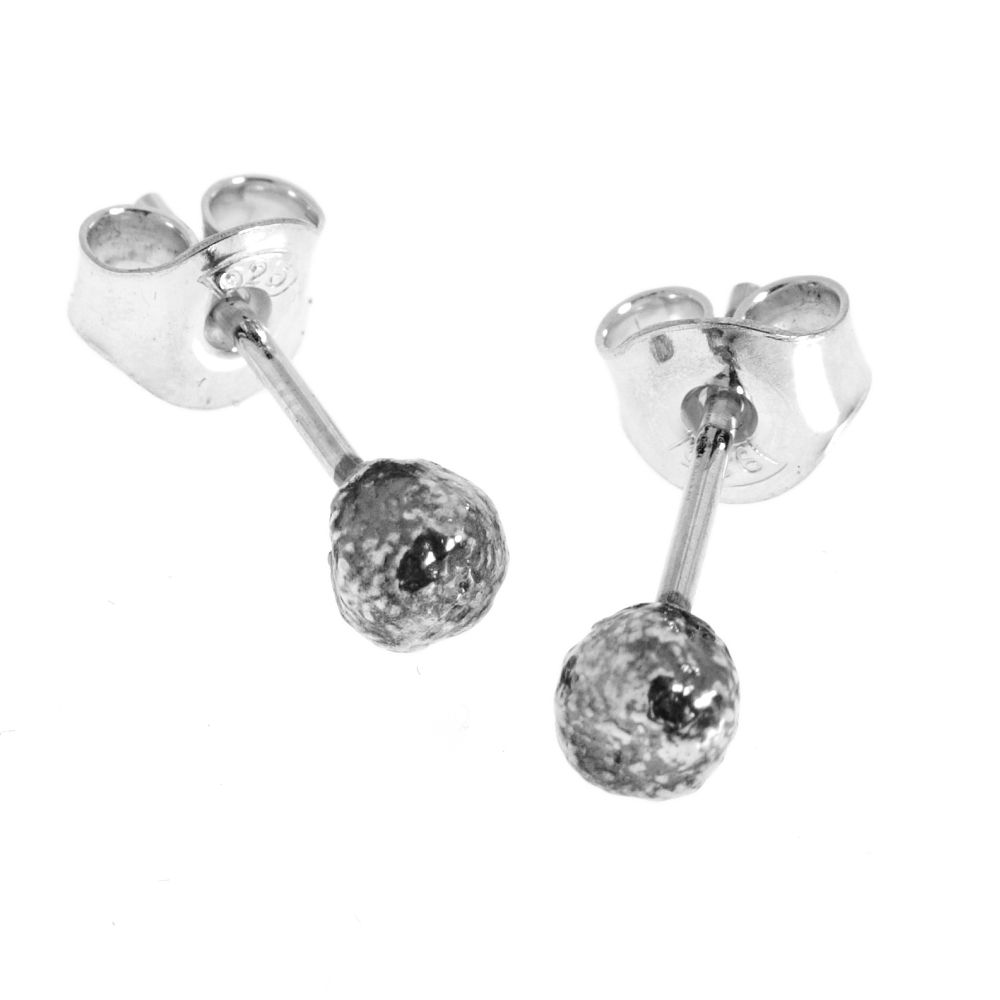 Boucles d'oreilles TILIA SEED sur pin-0